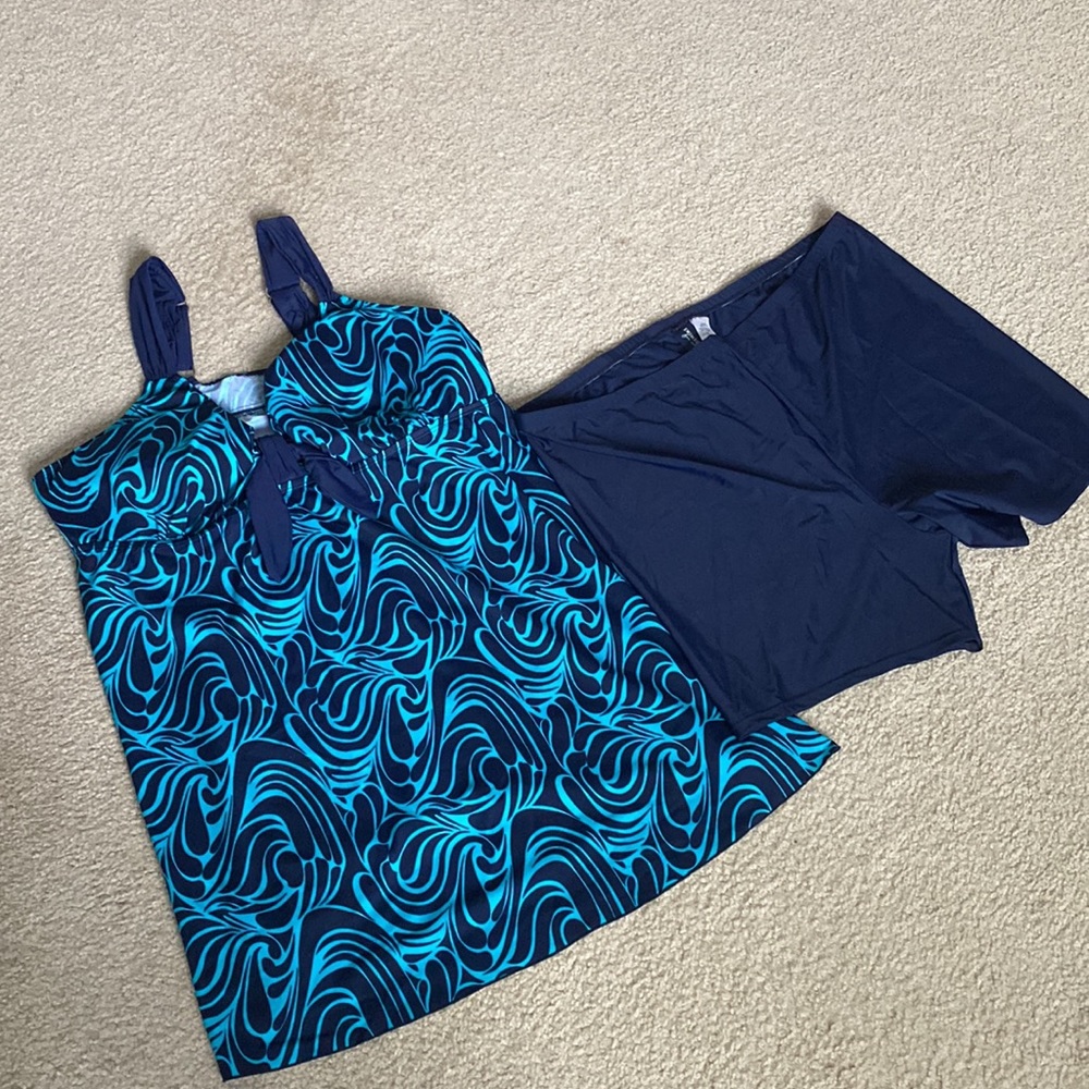 Shades of Blue Gorgeous Like New Swimsuit Top (Size 70) & Bottoms Size 28